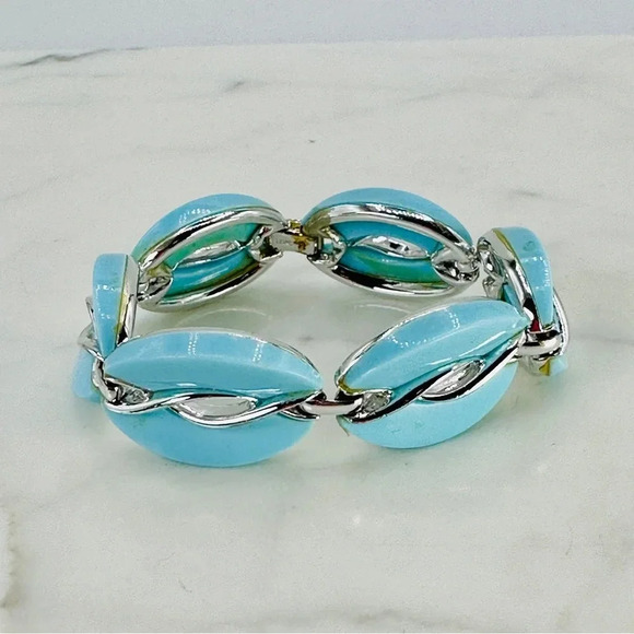 Vintage Lisner Baby Blue Bracelet Signed Molded Plastic Link Estate Cost… - Picture 5 of 11